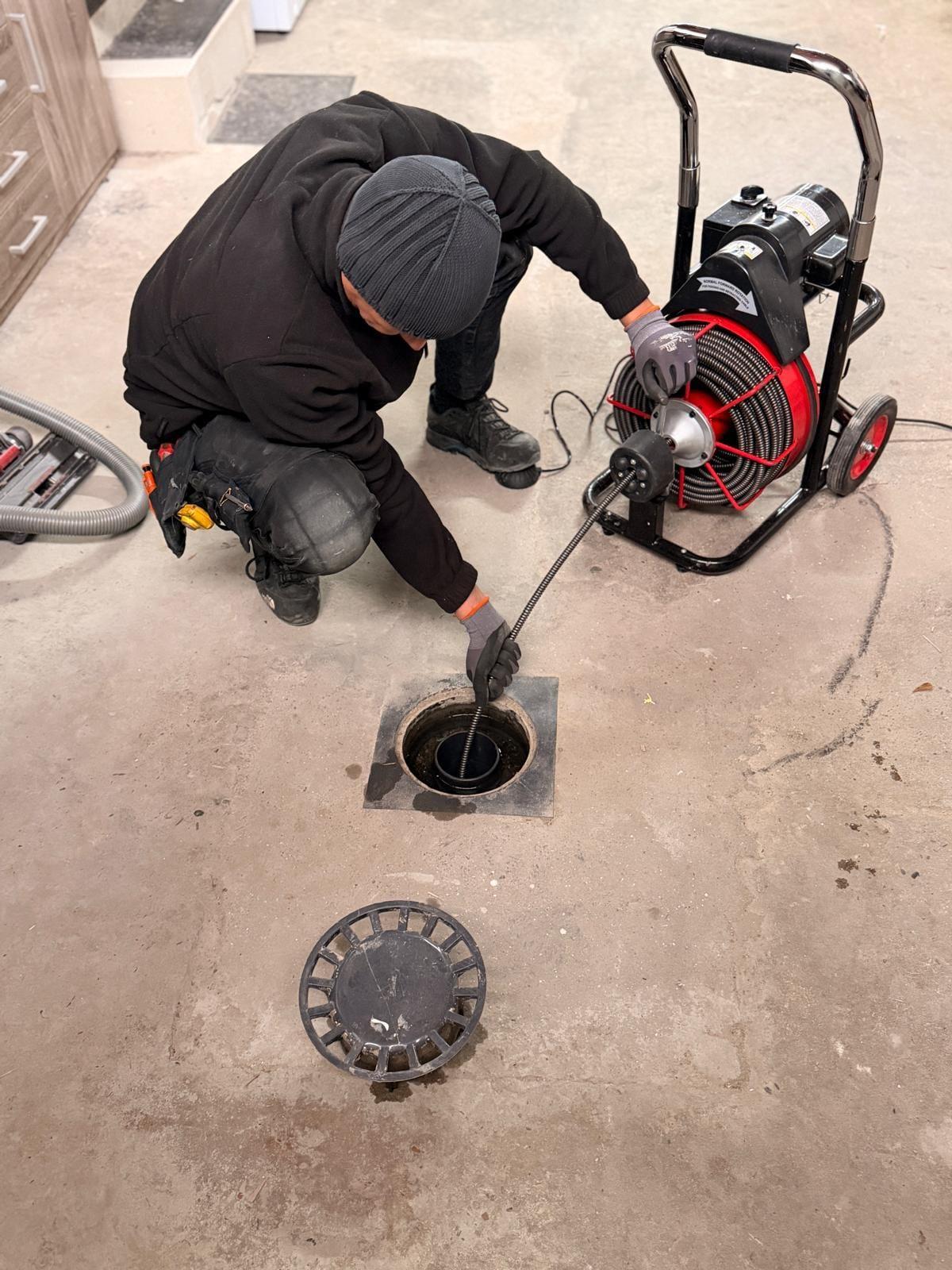 Débouchage d’une canalisation au furet électrique par Vaneco